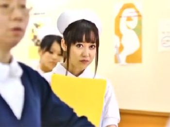 美女看護師が院内で医者と禁断のガチハメ→ザーメン舌上射精フィニッシュお姉さん看護婦の無料エロ動画