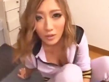 ビッチなギャルに勢い余って中出しｗ巨乳ギャル痴女中出し3Pのアダルト動画