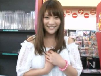 スレンダー美女との野球拳に勝利したらMM号に招待されてご褒美パコｗ巨乳お姉さんコスプレのアダルト動画