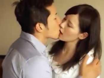 妻子持ち男性と愛人関係を断ち切れないスレンダー美女素人美少女痴女のアダルト動画