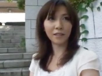 経験人数2人の素人妻が始めての不倫→他人棒の感触にマジイキ！素人人妻顔射のアダルト動画