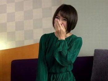 26歳・神素人妻が降臨！身体の割にお椀型なデカ乳巨乳素人ハメ撮りのアダルト動画