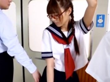 制服姿の美少女JKが痴漢男に強引に犯されて抵抗できないままガチアクメ女子校生美少女レイプ乱交のアダルト動画