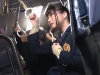 痴漢した女が感じていたので家に連れ帰って顔射パコ女子校生美少女顔射のアダルト動画