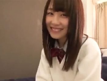 イマドキのアイドル顔JK娘と円光パコ→未成熟マンコに生中出し決行女子校生美少女中出しのアダルト動画