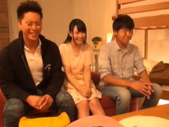 近くに彼氏が寝ているのに雰囲気と性欲に飲まれてパコ開始しちゃう美少女素人美少女お姉さんのエロ動画