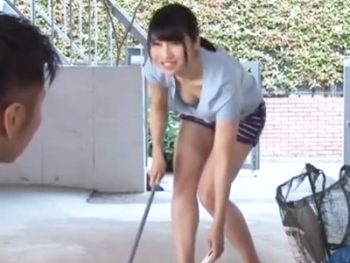 胸元ゆるゆるトップスで胸チラしてる団地妻の部屋に上がり込み寝取りレイプ！人妻顔射レイプのエ...