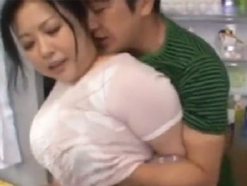 むっちり体系の熟女妻が若チンポの快楽に負けて生中出し受け入れ→着床アクメをバチキメ巨乳人妻熟女中出しのアダルト動画