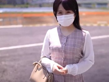 年齢よりもだいぶ幼く見える現役女子大生が恥じらいながらもAVデビュー！美少女デビュー作のアダルト動画