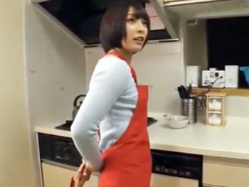 ムッチリデカ尻の可愛い家政婦に欲情してソファーに押し倒し中出しレイプｗ美少女中出しレイプのアダルト動画