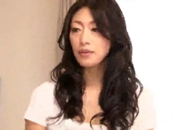 乳首がビンビンに立ってしまうほど興奮した巨乳妻が夜這いパコ人妻ぶっかけ近親相姦のアダルト動画