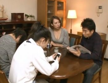 帰国子女巨乳人妻が自ら腰振りまくる激しいパコ披露巨乳素人お姉さんギャル痴女人妻のアダルト動画