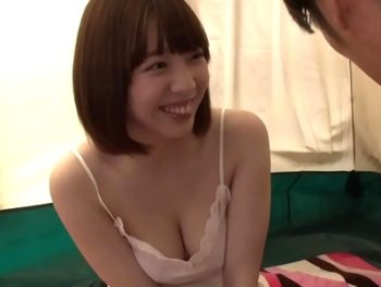 着替えを見た爆乳娘に誘われてテントで生ハメ巨乳お姉さん痴女童貞のAV動画