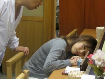 欲求不満を通り越していた妻がその願望を見透かされて…痴女人妻白木優子のアダルト動画