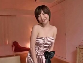 エッチな舌使いで男の全身を舐め上げる淫乱美女巨乳お姉さん顔射のエロ動画