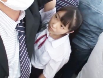 美少女JKが満員電車でリーマンに逆痴漢を仕掛けて車内で顔射パコｗ女子校生美少女痴女パイパン顔射痴漢のアダルト動画