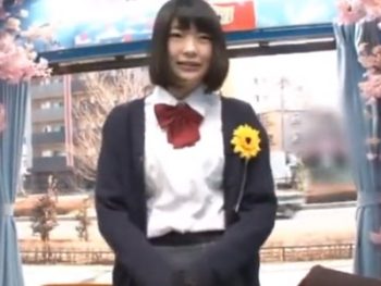 半分アウトな卒業したてJKをMM号に連れこんで顔射パコ！素人女子校生美少女顔射のアダルトエロ動画