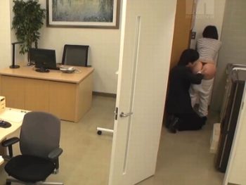 Tバックで誘ってくる淫乱OLとオフィスパコ巨乳お姉さん痴女OLのアダルト動画