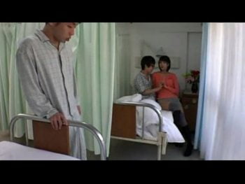 彼氏の見舞いに来てる激カワ彼女に欲情した隣人患者→カーテン越しにチンコを押し付けてみたｗ巨乳美少女お姉さんフェラ痴漢露出湊莉久のエロ動画