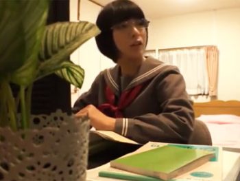 黒髪ショトカの地味子が変態男にチンポ挿入され→快感に敗北してアクメ顔披露女子校生美少女顔射のエロ動画