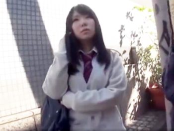 読者モデルと甘い言葉で騙してナンパし中出し素人女子校生美少女中出しのAV無料動画