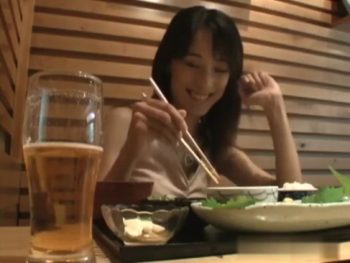 清楚に見えて淫乱な人妻さんと不倫SEXハメ撮り！素人人妻熟女ハメ撮りフェラの無料エロ動画