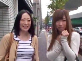 若者チンポを応援してあげる友達同士のお姉さん方素人お姉さんナンパ3Pのエロ動画