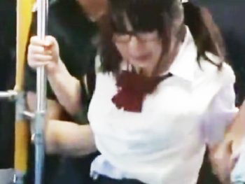 真面目そうなメガネ少女を痴漢レイプして中に出してヤリ捨て巨乳女子校生中出しレイプ痴漢のエロ動画