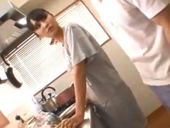 近視相姦！チンポ挿入で感じまくる清楚っぽい美少女女子校生ｗ女子校生美少女フェラ近親相姦の無料エロ動画