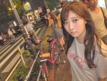 すごい警戒してるのにそのカイ虚しく結局ハメられちゃう大学生巨乳素人美少女ナンパのエロ動画