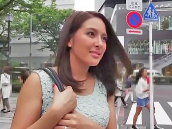 ハーフみたいなルックスの素人妻のストレス発散SEX巨乳素人人妻のエッチ動画