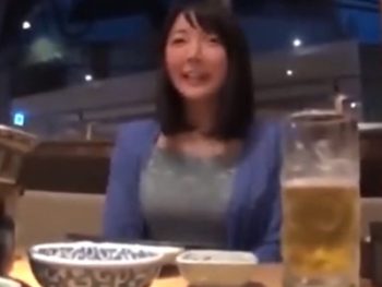 巨乳素人妻とサシ飲み→自宅に連れこんで顔射ハメ撮り巨乳素人人妻顔射ハメ撮りナンパのエロ動画