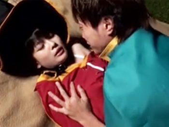 アニコスした貧乳スレンダー美少女がなし崩し的にセックスに持ち込まれな中出しされるｗ美少女コスプレパイパン中出し露出のアダルト動画