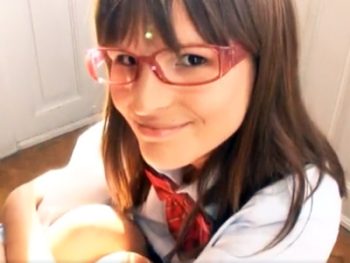 JKコスプレした巨乳外人とハメ撮り→パイパンマンコに生ハメ中出し巨乳コスプレめがね中出しのアダルト動画