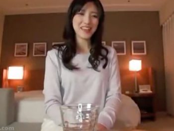 しっとり落ち着いた雰囲気の美人妻が繰り返す中出し不倫素人人妻中出しのアダルト動画