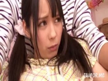 困り顔が可愛い妹ちゃんが潮をまき散らしながらエロエロエッチ素人美少女妹潮吹き3Pのアダルト動画