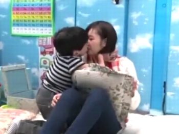 アウトー！シ〇タなフリして中身エロオヤジのチンポにお姉さんたちが襲われて…お姉さんのアダルト動画