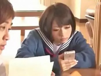 お兄ちゃんの友達にこたつで生ハメ中出しされるJK女子校生美少女成海うるみ麻里梨のエッチ動画