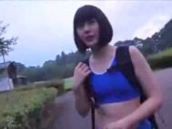 スポーツ女子を、中身の入ってない100万円ポチ袋で釣って中出し巨乳素人美少女中出しのAV無料動画