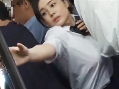 人込みを通るのに胸がつっかえちゃう爆乳JKが痴漢魔を勃起させてしまってチンポハメられる巨乳女子校生顔射レイプ痴漢のアダルトエロ動画