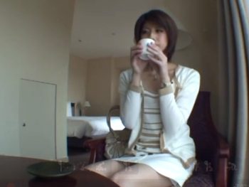 綺麗だけどちょっと固そうな28歳OLさんが…うちに秘めた性欲を解放させるドスケベSEX素人...