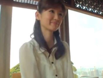 上品そうな素人妻が旦那に黙って自らAV出演ファック！素人人妻熟女ハメ撮りのエロ動画