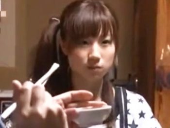 温泉旅行中に姉がいない隙を狙って旦那を寝取る小悪魔妹美少女妹近親相姦のアダルト動画