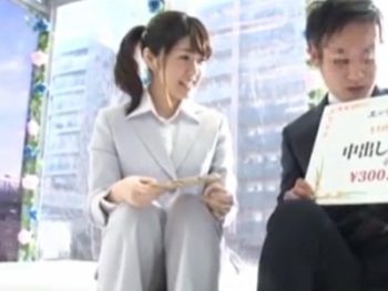 賞金に釣られた部下のOLと上司がガチ中出しパコｗ素人OL中出し盗撮のAV無料動画