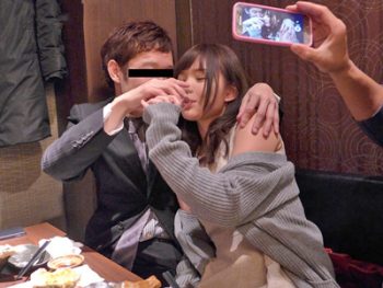 同窓会で元彼と盛り上がって不倫しちゃう元ヤリマン妻巨乳人妻のアダルトエロ動画