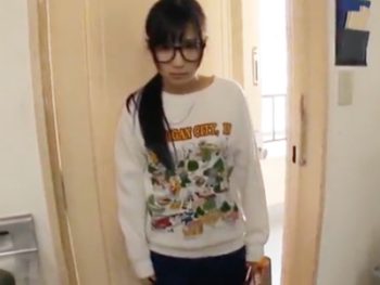 変態デカ尻メガネっ娘・栄川乃亜を自宅連れ込み→即パコ開始で生中出し美少女痴女めがね中出し栄川乃亜のエロ動画