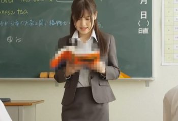 美少女先生がDQN生徒にリモバイ我慢授業させられてから輪姦ハメ美少女お姉さん女教師レイプ桜空もものAVエロ動画