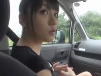 たわわに実った巨乳を揺らしながらカーセックスする痴女巨乳お姉さんのアダルト動画