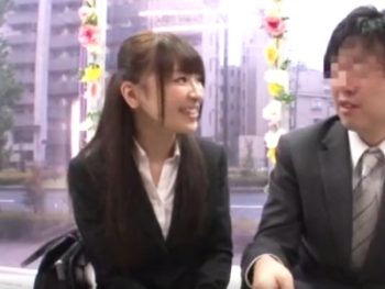 会社で気まずくなること間違いなし！キラキラの新人OLと上司でパコってもらうｗ素人美少女痴女OL盗撮のエロ動画