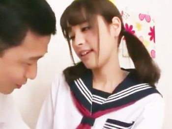 土下座して本番を懇願された美少女ピンサロ嬢が生膣でサービスご奉仕女子校生美少女のエロ動画